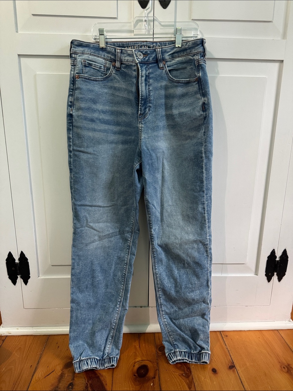 American Eagle Outfitters Light Wash Boyfriend Jogger Jeans NWOT